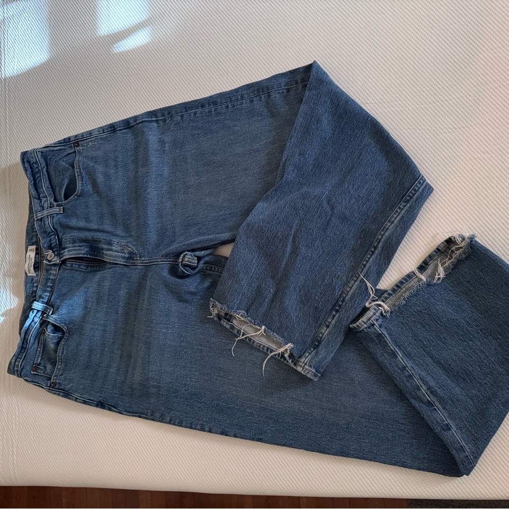A&F 90’s relaxed jeans - medium wash, 33L